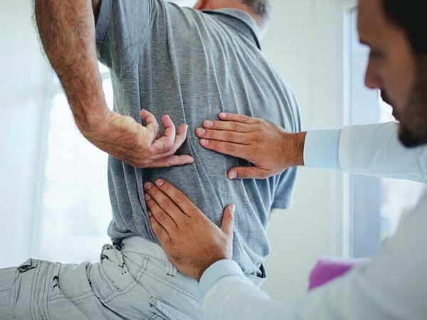 Đau cạnh sườn trái: Nguyên nhân và cách massage giảm đau